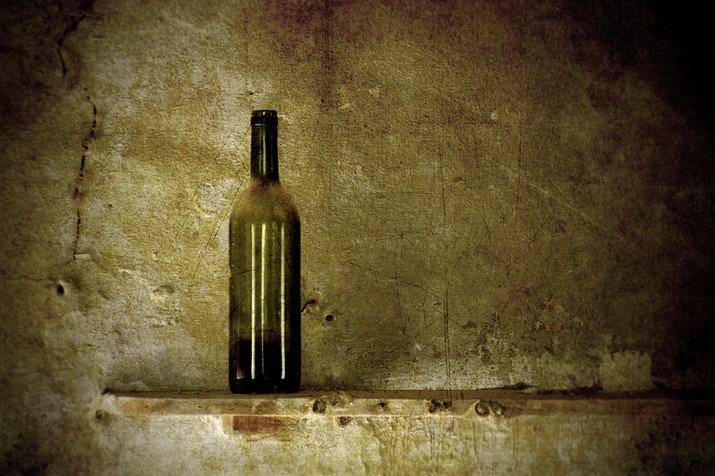 wallpaper minuman keras,bottle,glass bottle,still life photography,yellow,alcohol