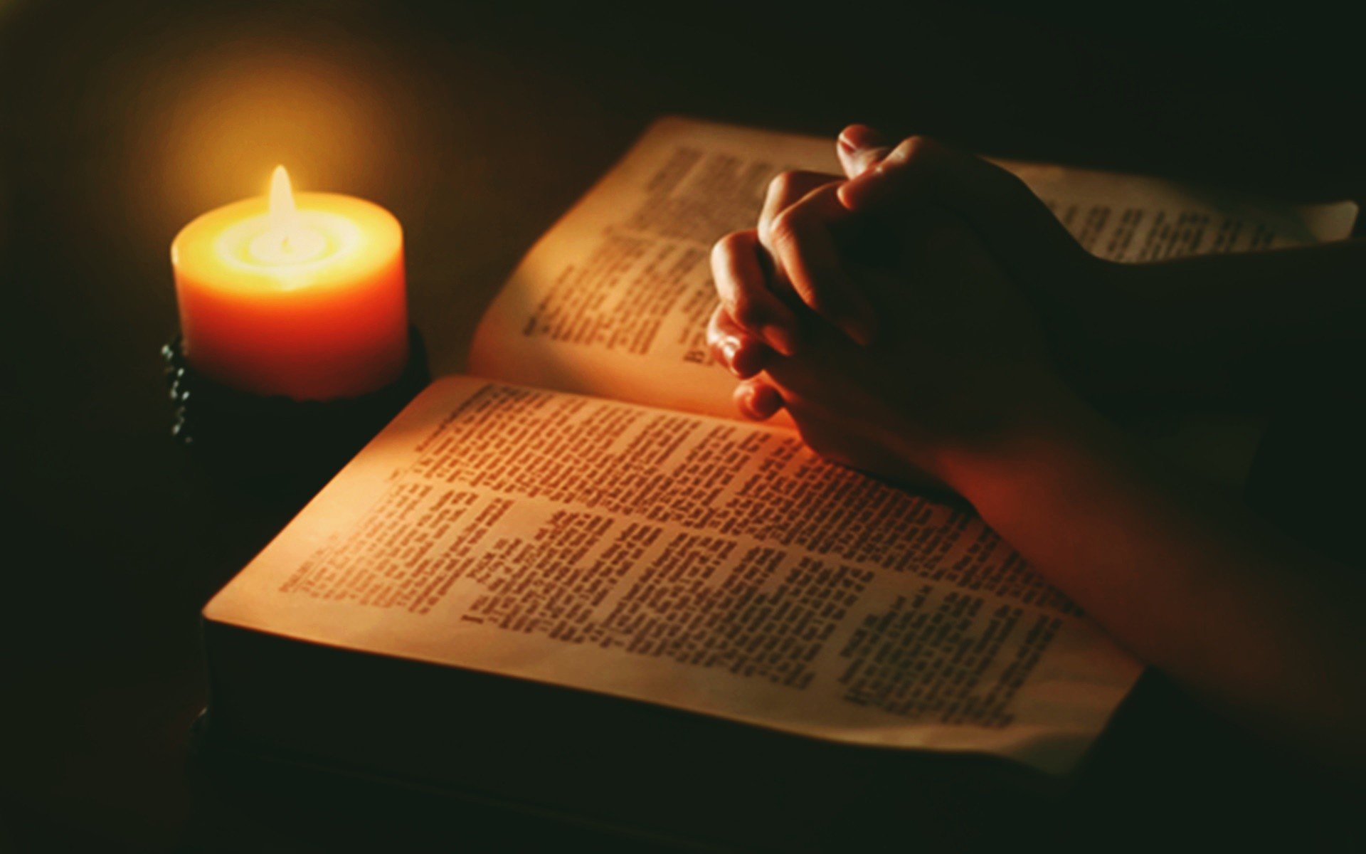 carta da parati della bibbia santa,illuminazione,candela,leggero,mano,buio