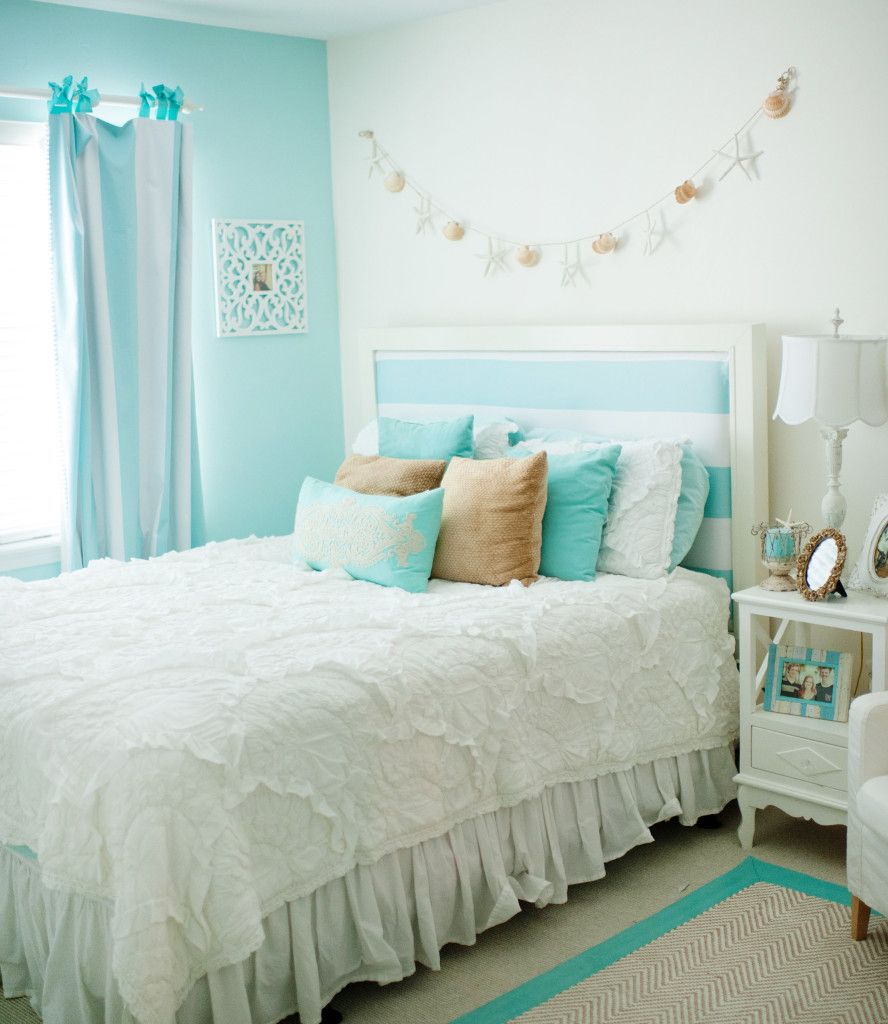beach themed wallpaper for bedroom,bedroom,bed,furniture,room,bed sheet