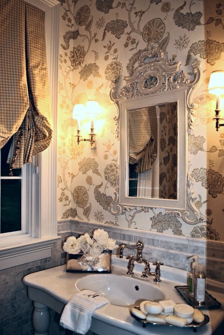 papier peint style anglais,chambre,propriété,design d'intérieur,salle de bains,éclairage