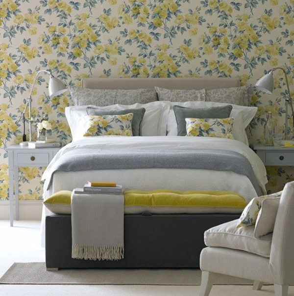 papel pintado gris y amarillo del dormitorio,mueble,cama,amarillo,marco de la cama,habitación