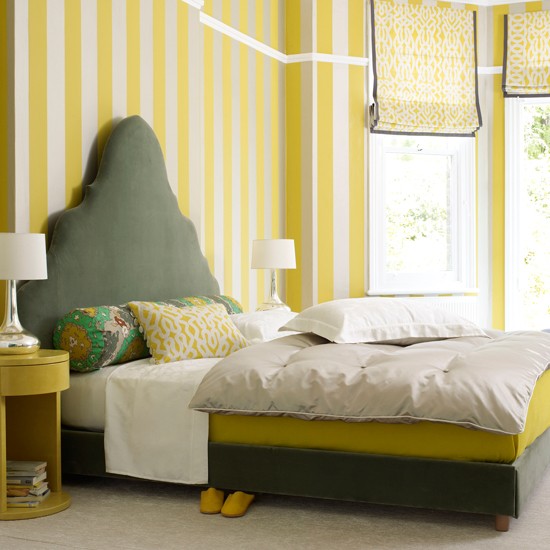 회색과 노란색 침실 벽지,침실,가구,침대,방,벽