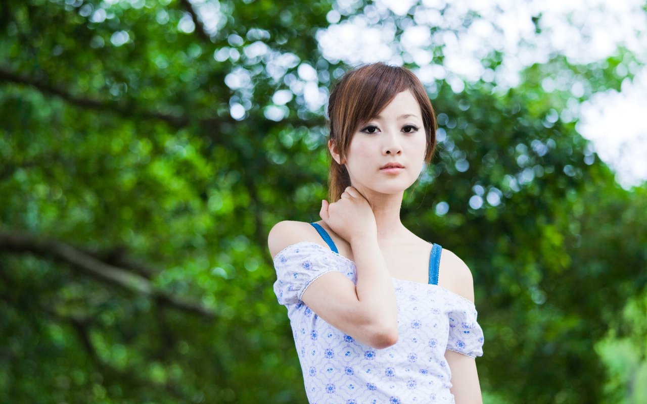 chinese girl wallpaper,people in nature,skin,beauty,shoulder,photography