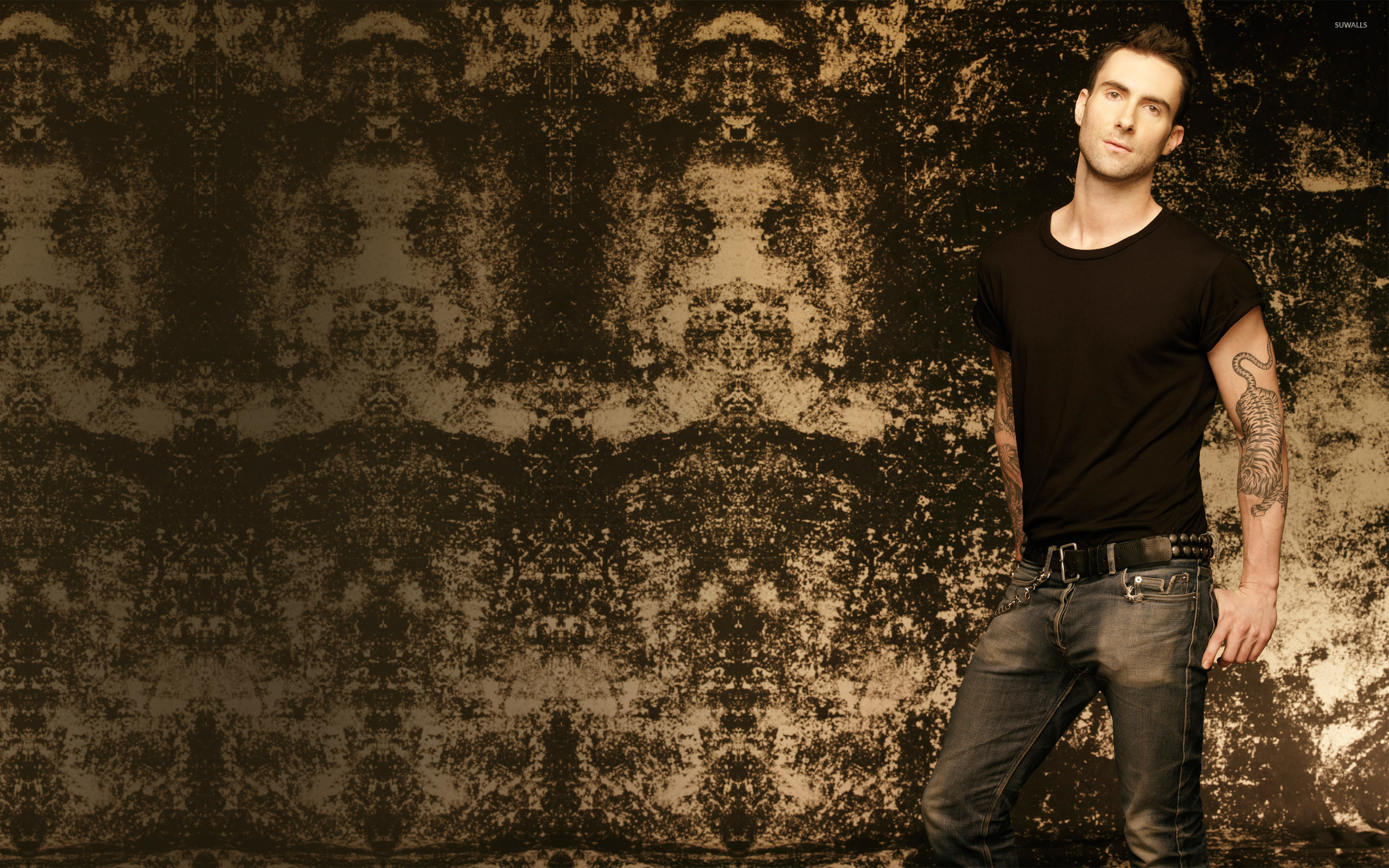 adam levine wallpaper,stehen,mode,t shirt,porträt,fotografie