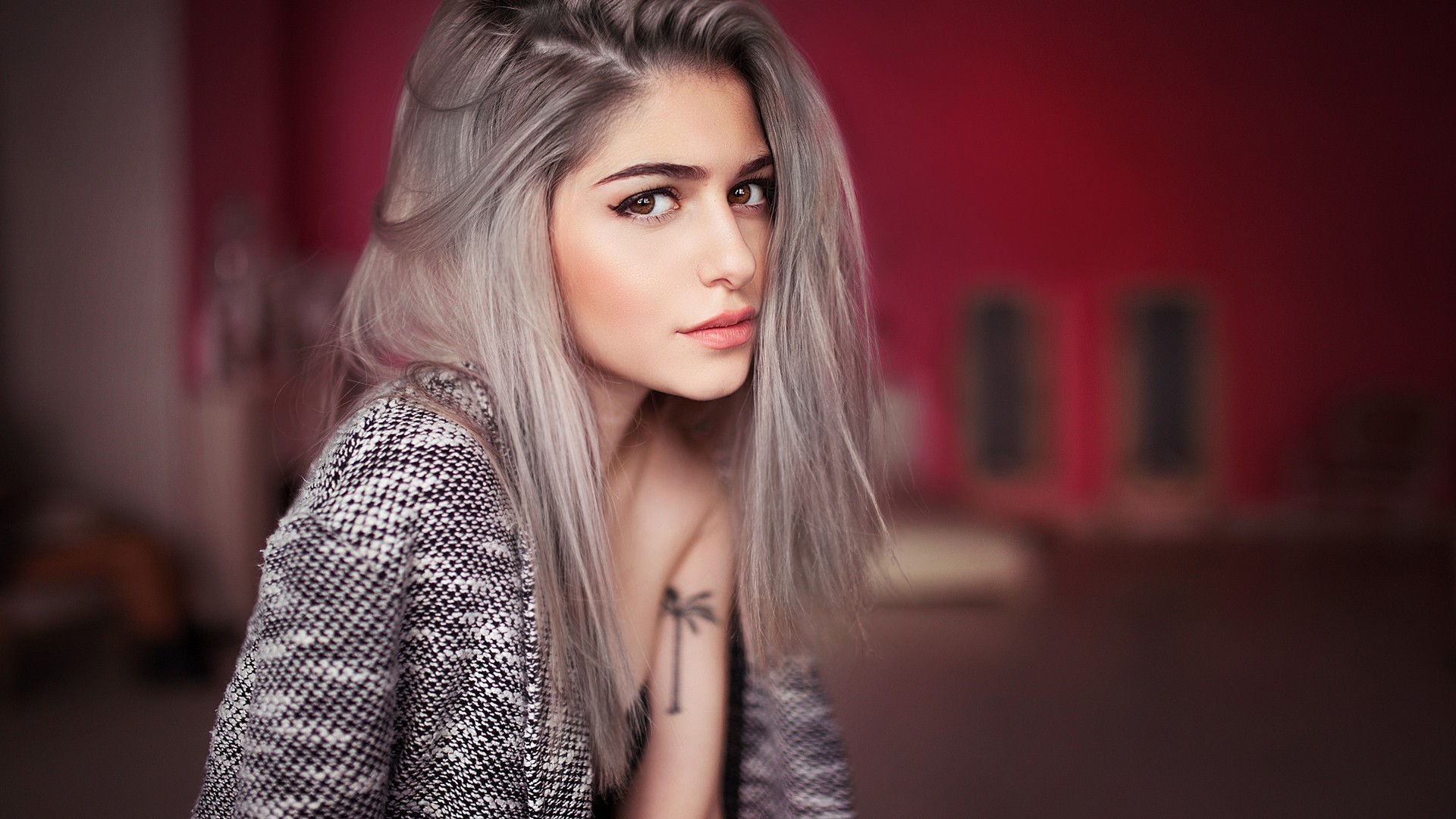 tattoo model wallpaper,hair,face,blond,lip,eyebrow