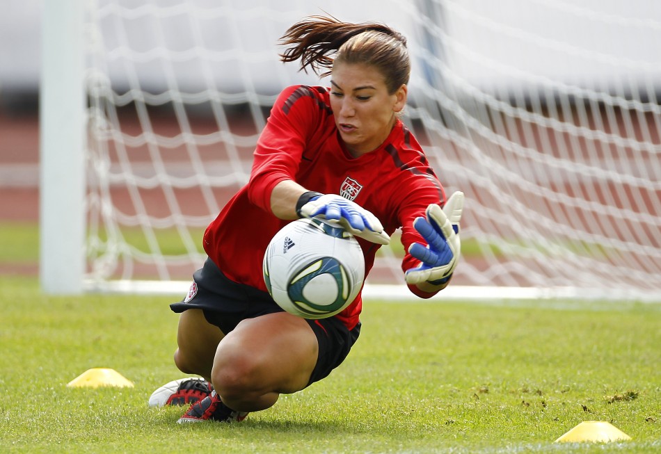 fondo de pantalla de chica de fútbol,jugador,jugador de fútbol,jugador de fútbol,balón de fútbol,fútbol americano