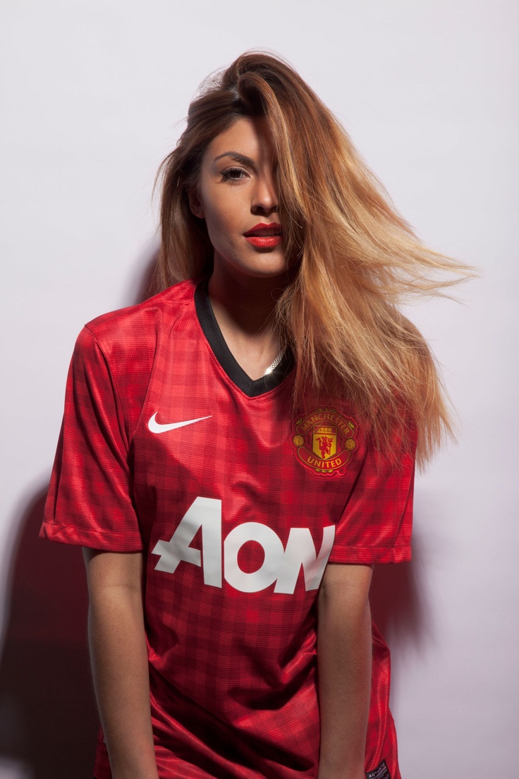サッカー少女の壁紙,ヘア,衣類,赤,tシャツ,ブロンド