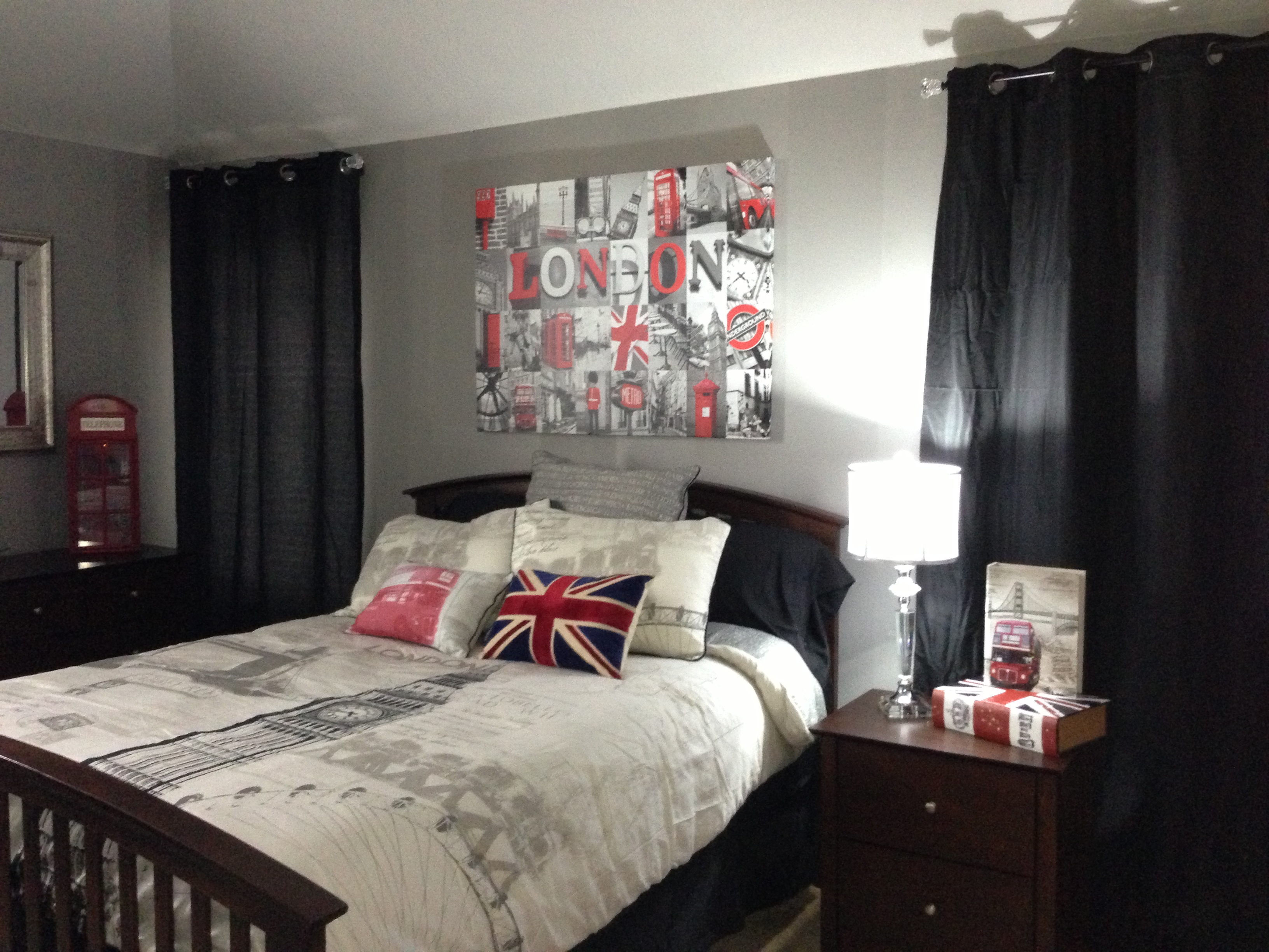 london wallpaper for bedrooms,bedroom,bed,room,furniture,property