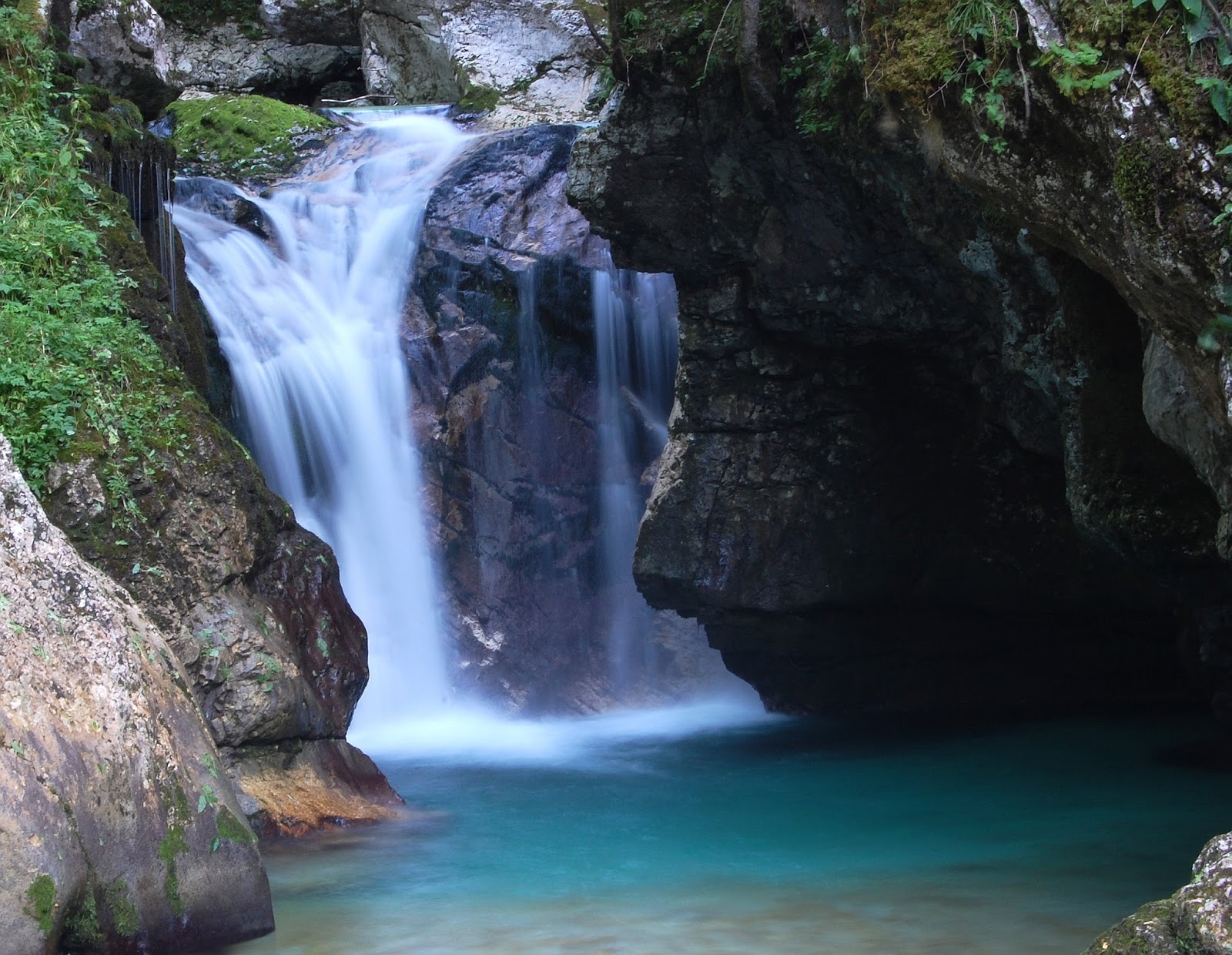 waterfall desktop wallpaper,waterfall,water resources,body of water,natural landscape,nature