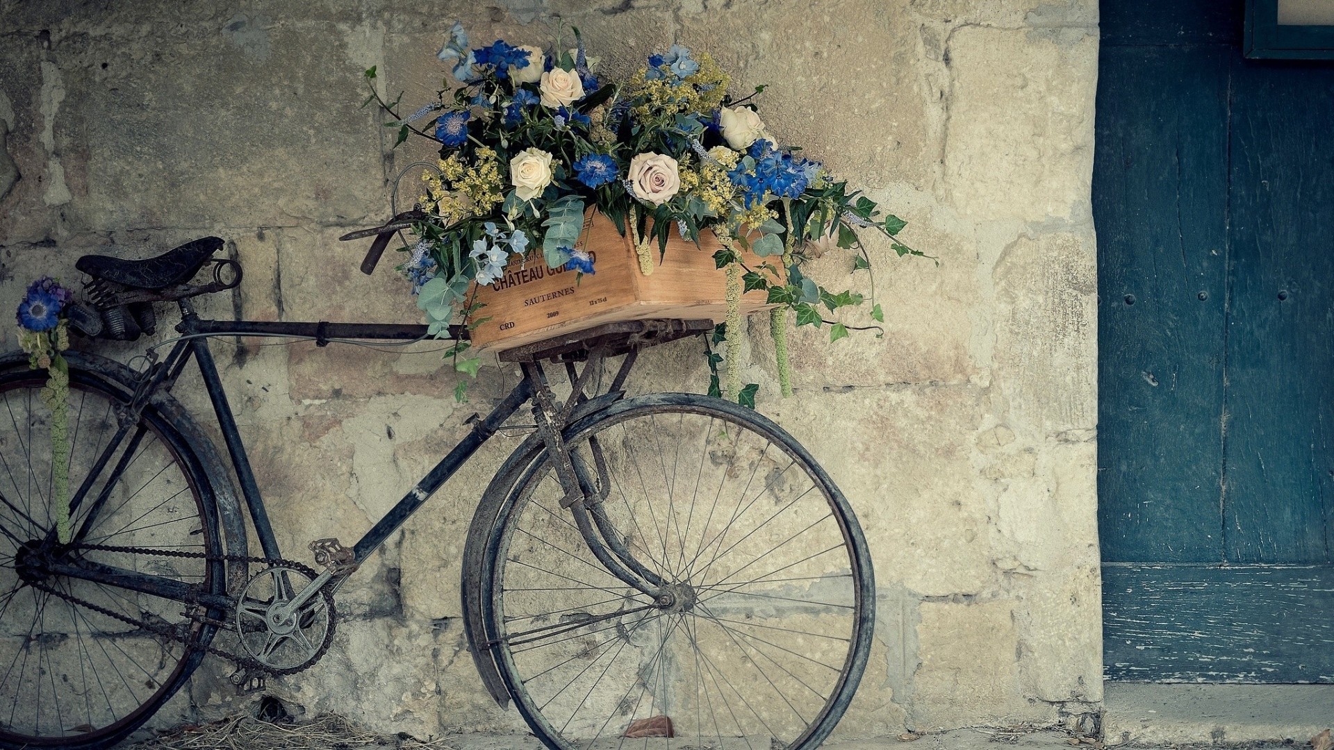 vintage desktop wallpaper,bicycle wheel,bicycle part,bicycle,blue,photograph