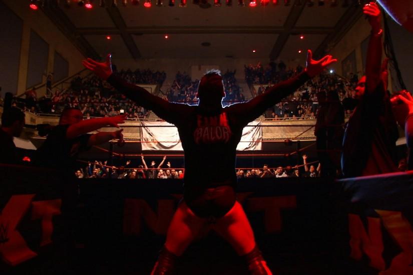 finn balor fondo de pantalla para iphone,actuación,entretenimiento,rojo,arte de performance,escenario