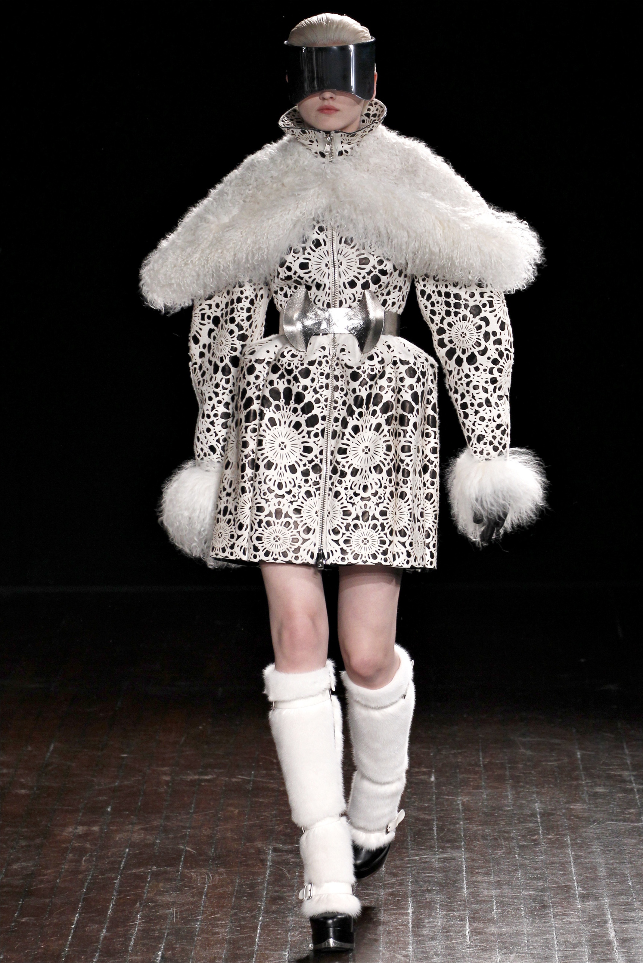 alexander mcqueen tapete,mode,pelz,model,runway,kleidung