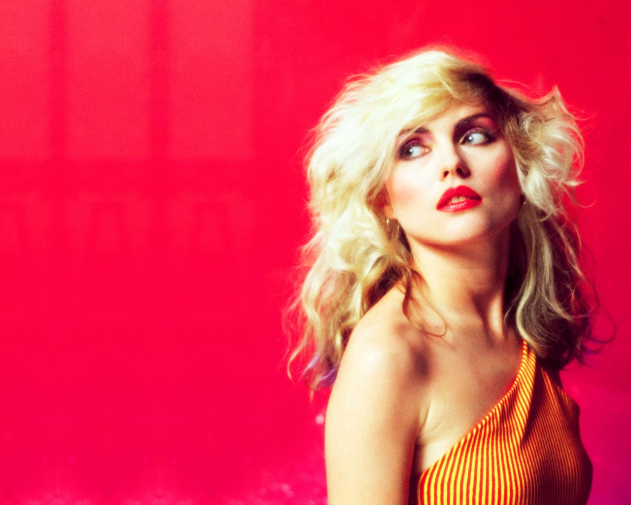 blondie wallpaper,hair,blond,beauty,red,fashion model