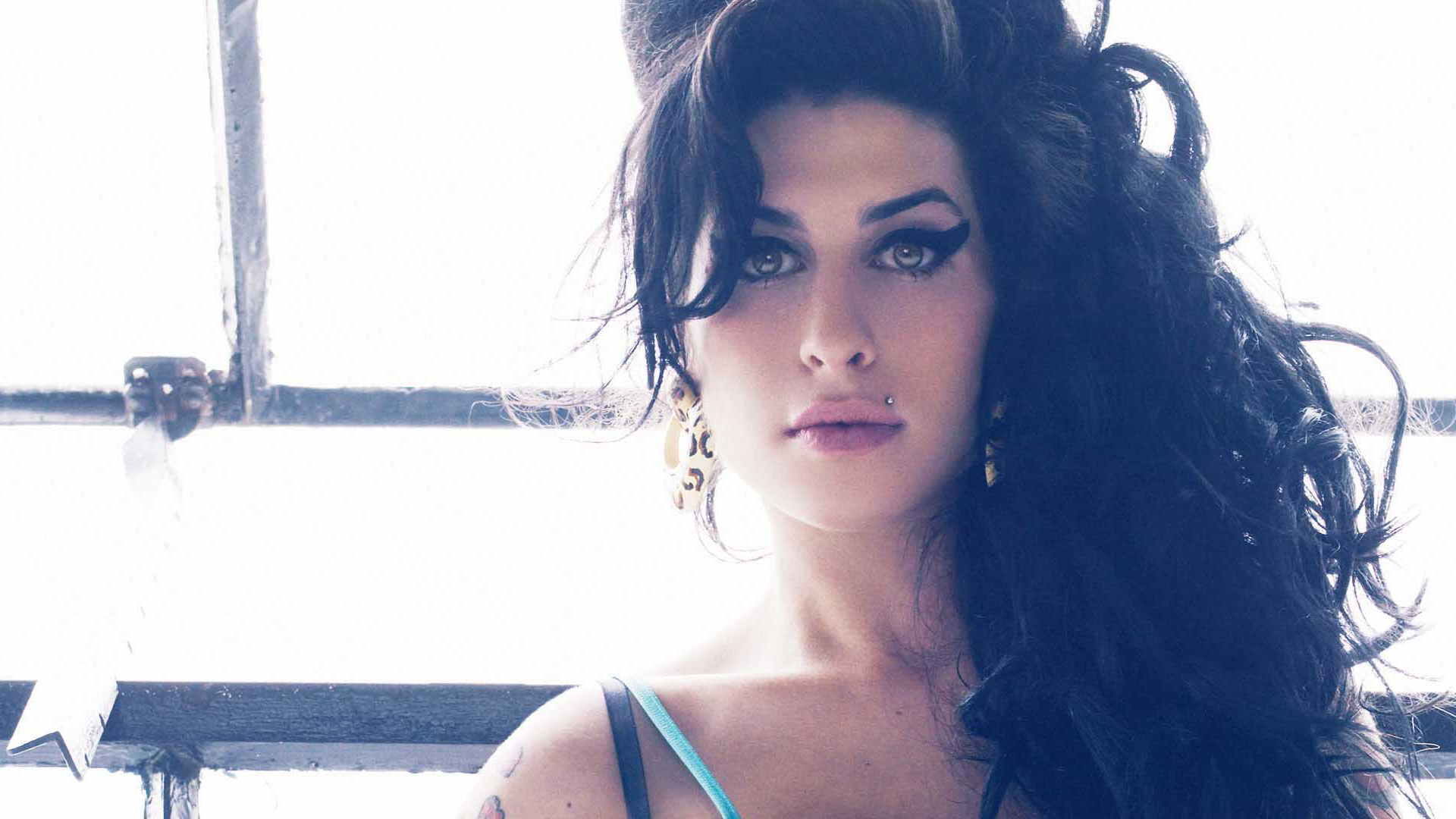 amy winehouse wallpaper,hair,face,eyebrow,lip,beauty