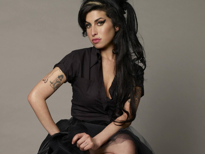amy winehouse wallpaper,hair,fashion model,photo shoot,black hair,beauty