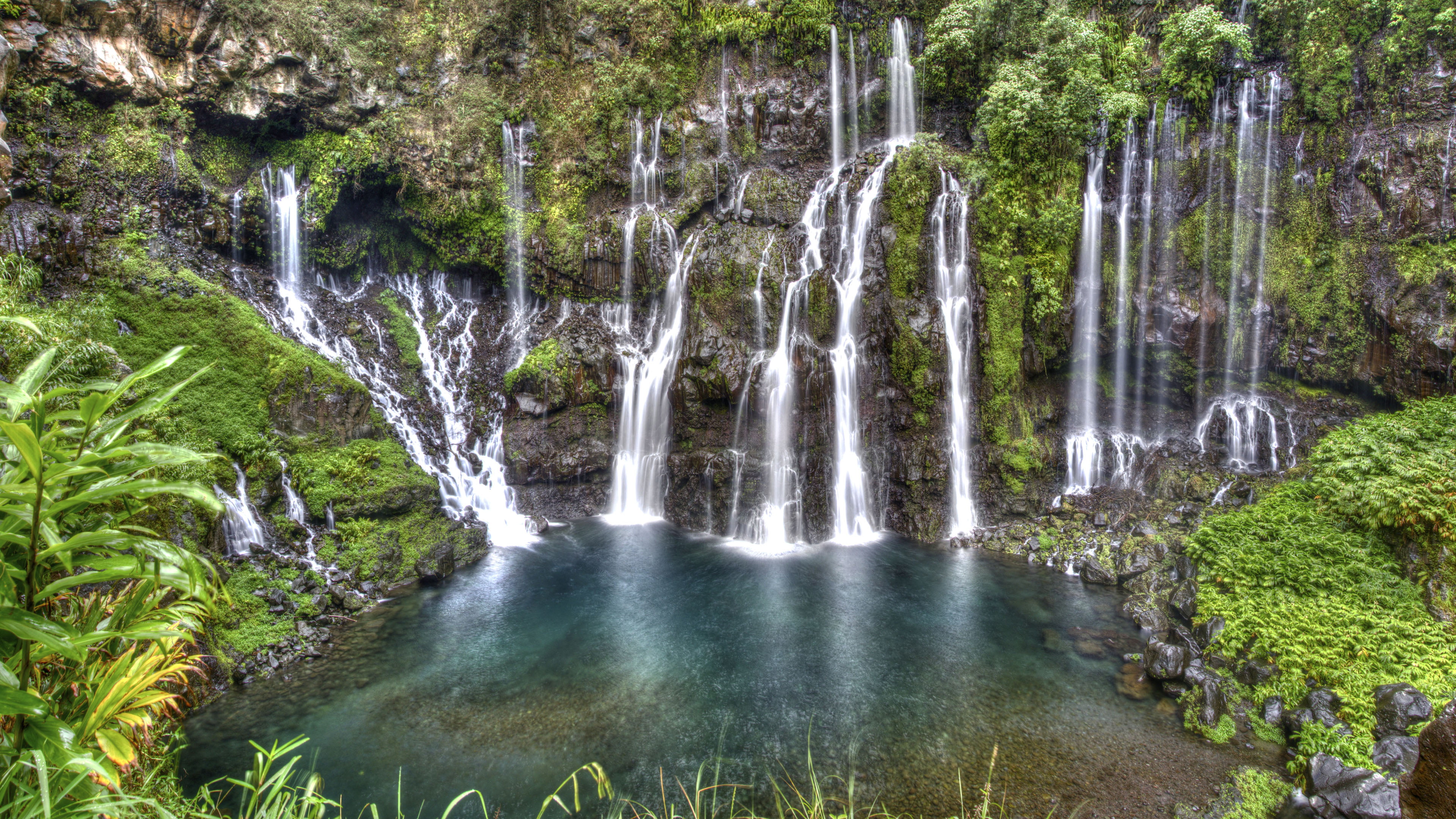 papel pintado en cascada,cascada,recursos hídricos,cuerpo de agua,paisaje natural,naturaleza