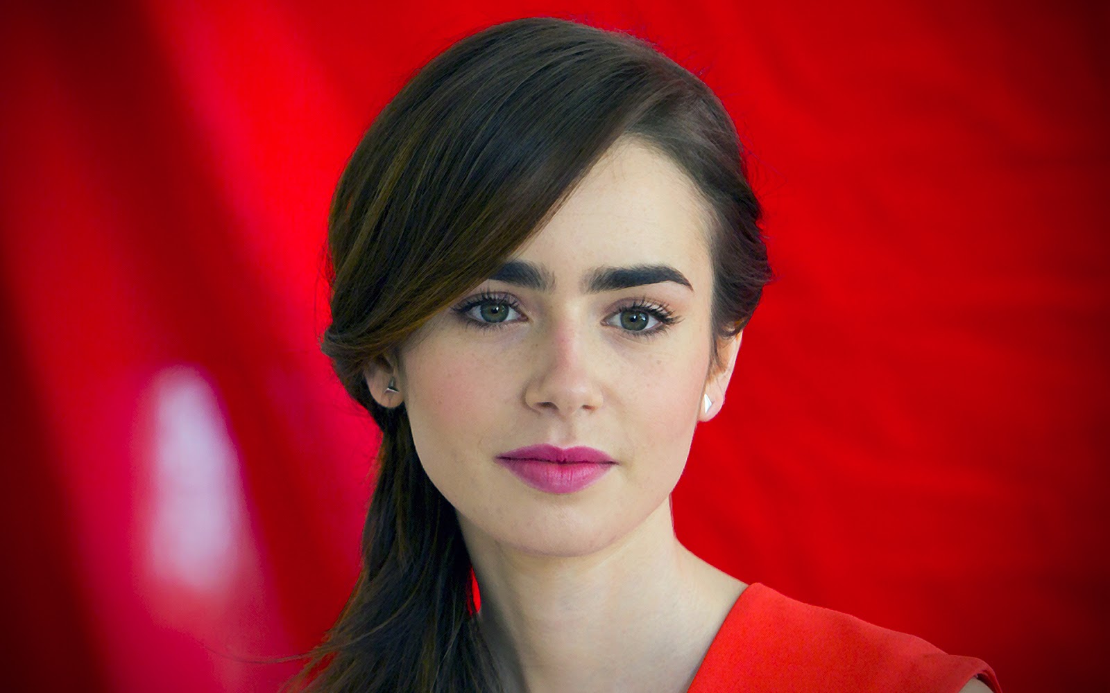 fond d'écran lily collins,cheveux,visage,lèvre,sourcil,rouge