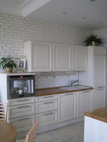 papier peint cuisine blanc,plan de travail,chambre,armoires,meubles,cuisine