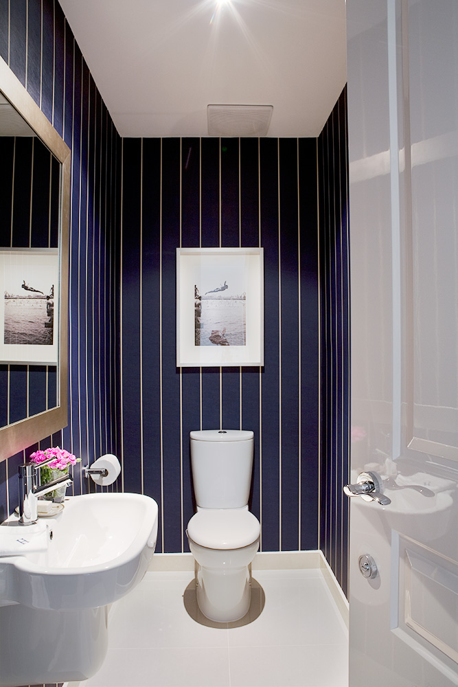 壁の海軍壁紙,浴室,ルーム,紫の,財産,インテリア・デザイン