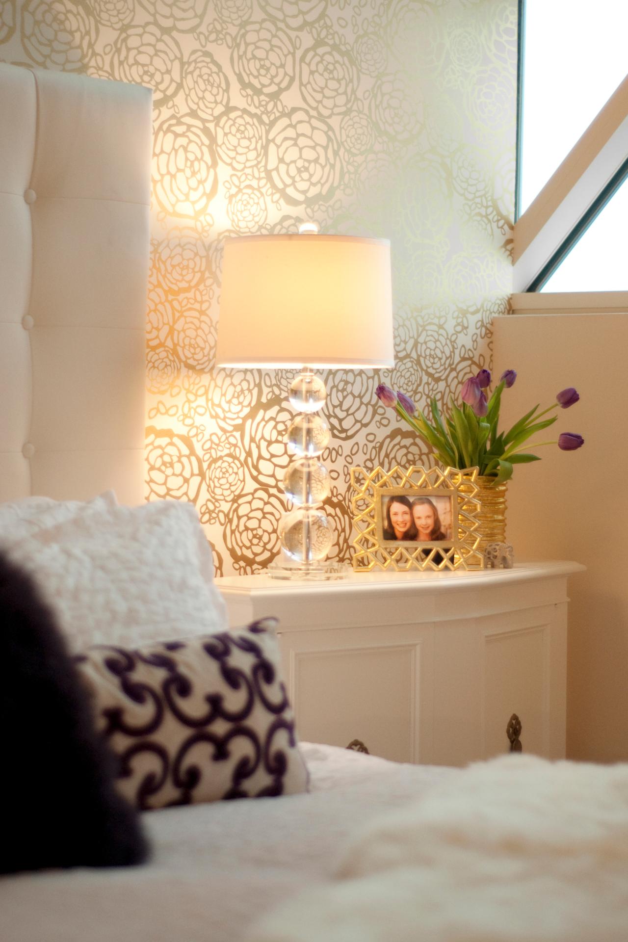 gold accent wallpaper,room,interior design,wall,furniture,living room