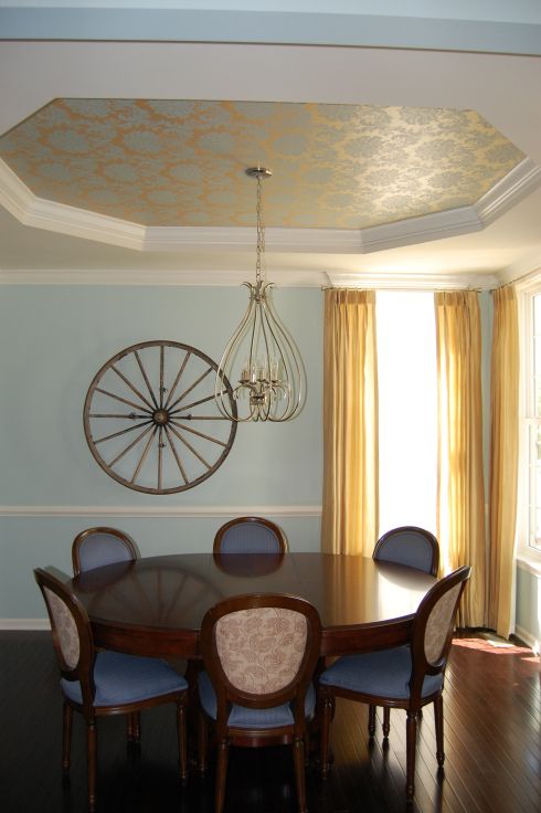 gold accent wallpaper,ceiling,room,dining room,property,interior design