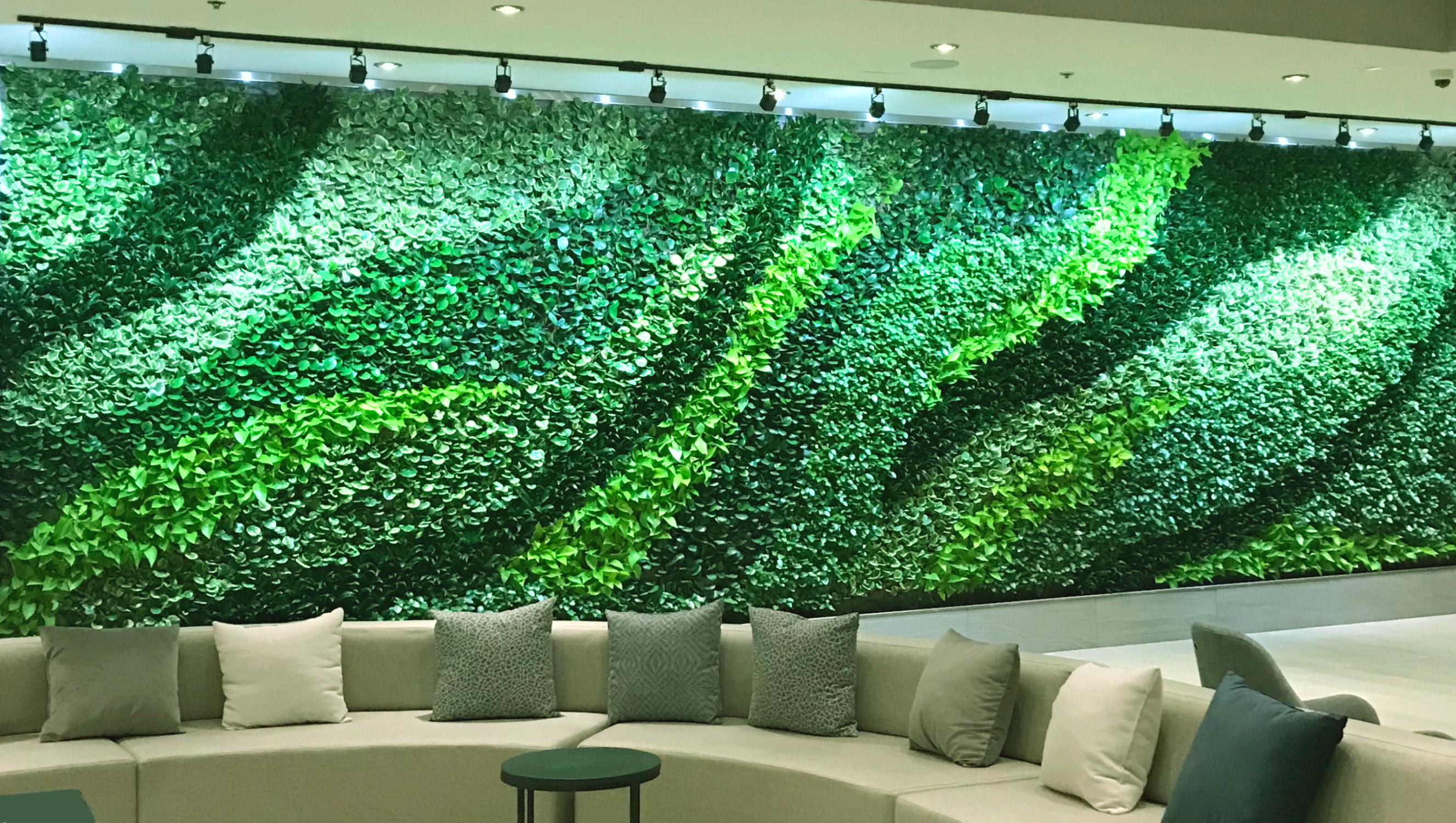 papel pintado verde para paredes,verde,pared,dispositivo de demostracion,césped,tecnología