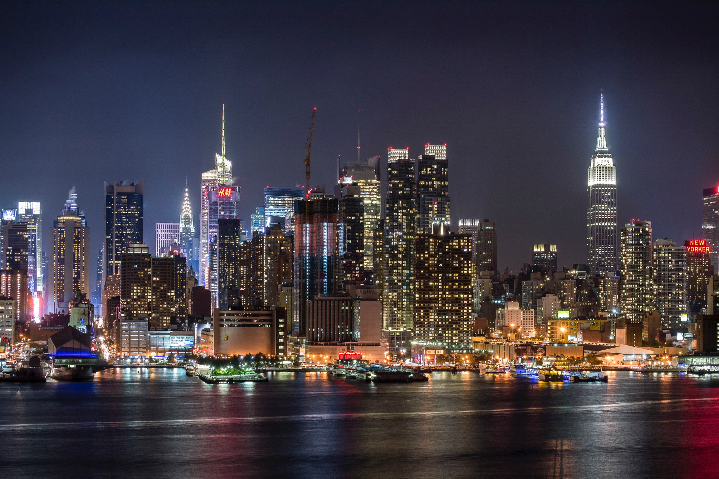 skyline de new york la nuit fond d'écran,paysage urbain,ville,zone métropolitaine,horizon,gratte ciel