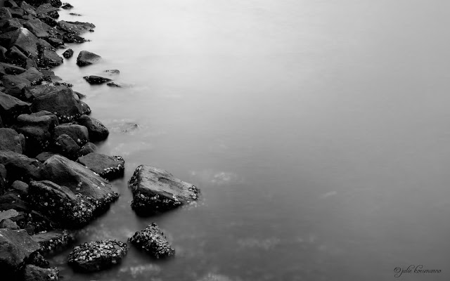 tapete preto e branco,weiß,wasser,schwarz,schwarz und weiß,felsen