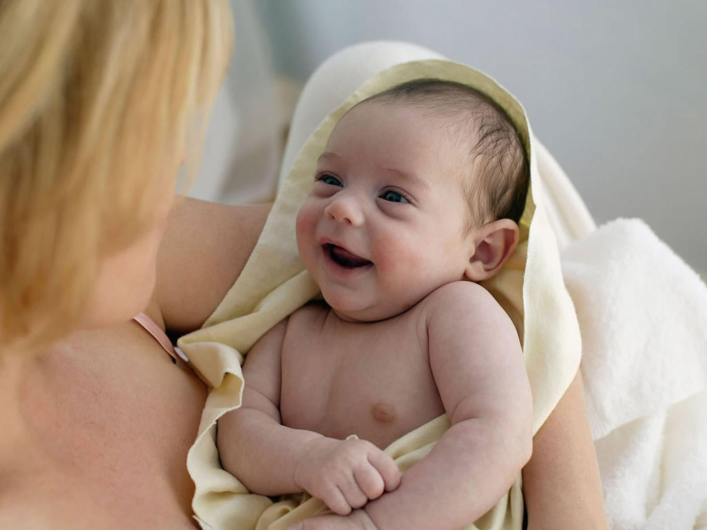 fond d'écran bebe,enfant,bébé,bambin,produit,main