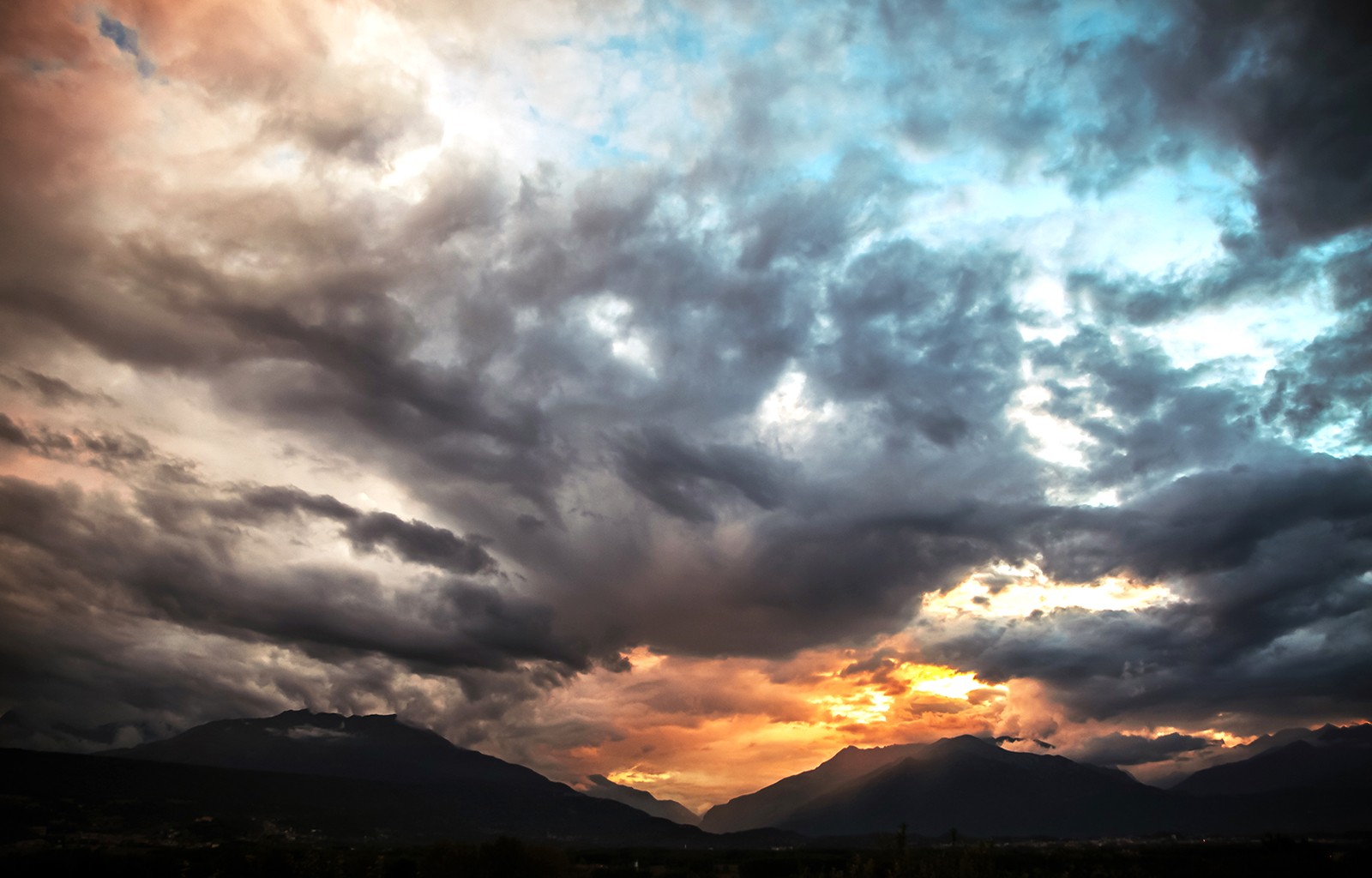 carta da parati cielo nuvoloso,cielo,nube,giorno,natura,ultimi bagliori