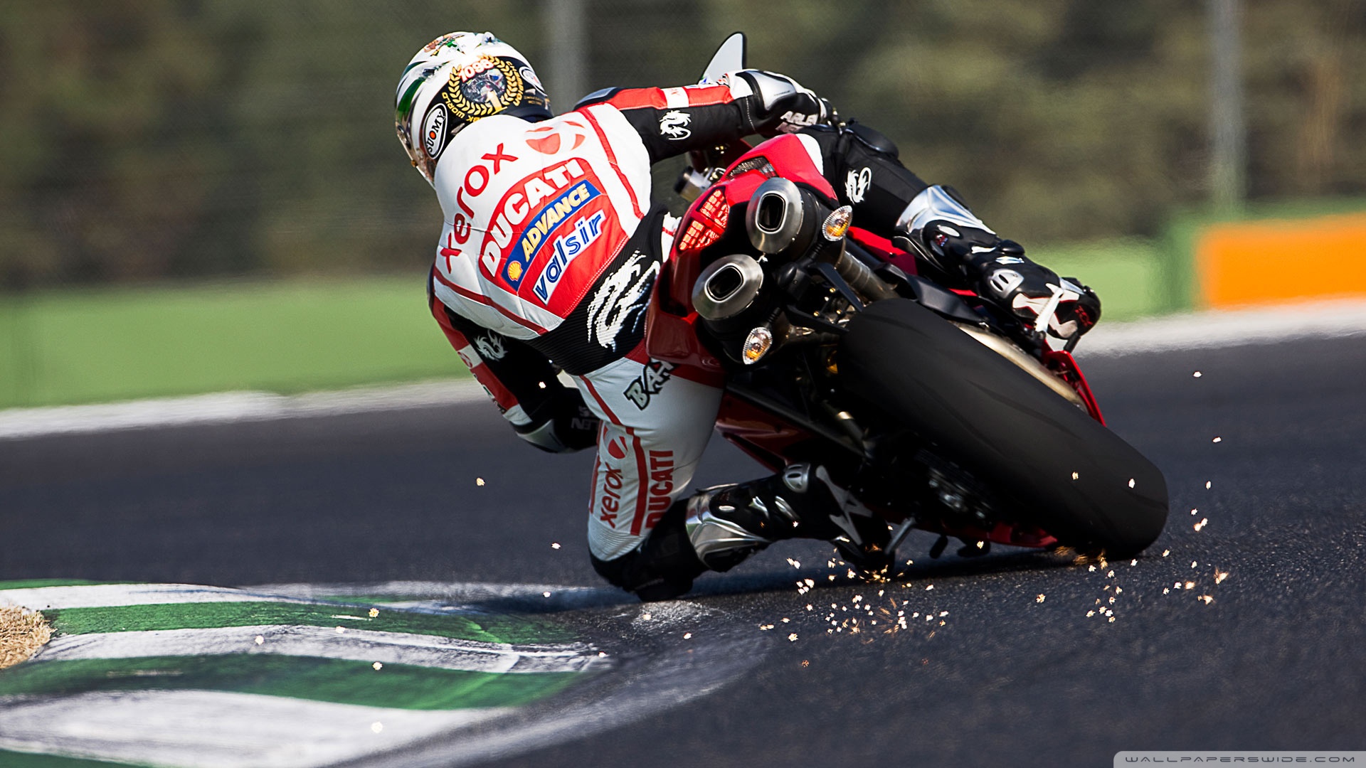 bike racing wallpapers hd,sports,racing,road racing,superbike racing,motorcycle racer