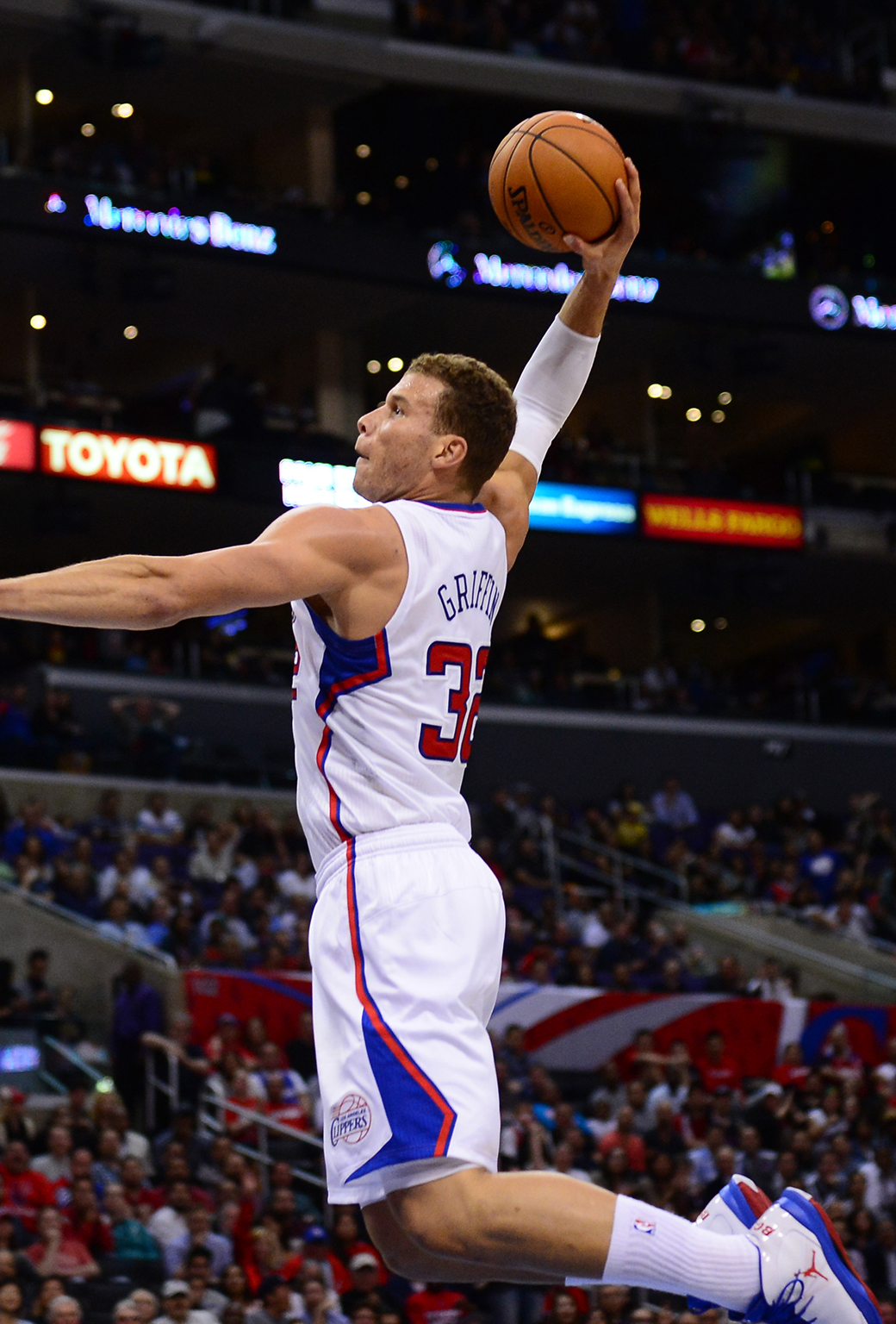 blake griffin wallpaper,basketball moves,sports,basketball player,basketball,team sport