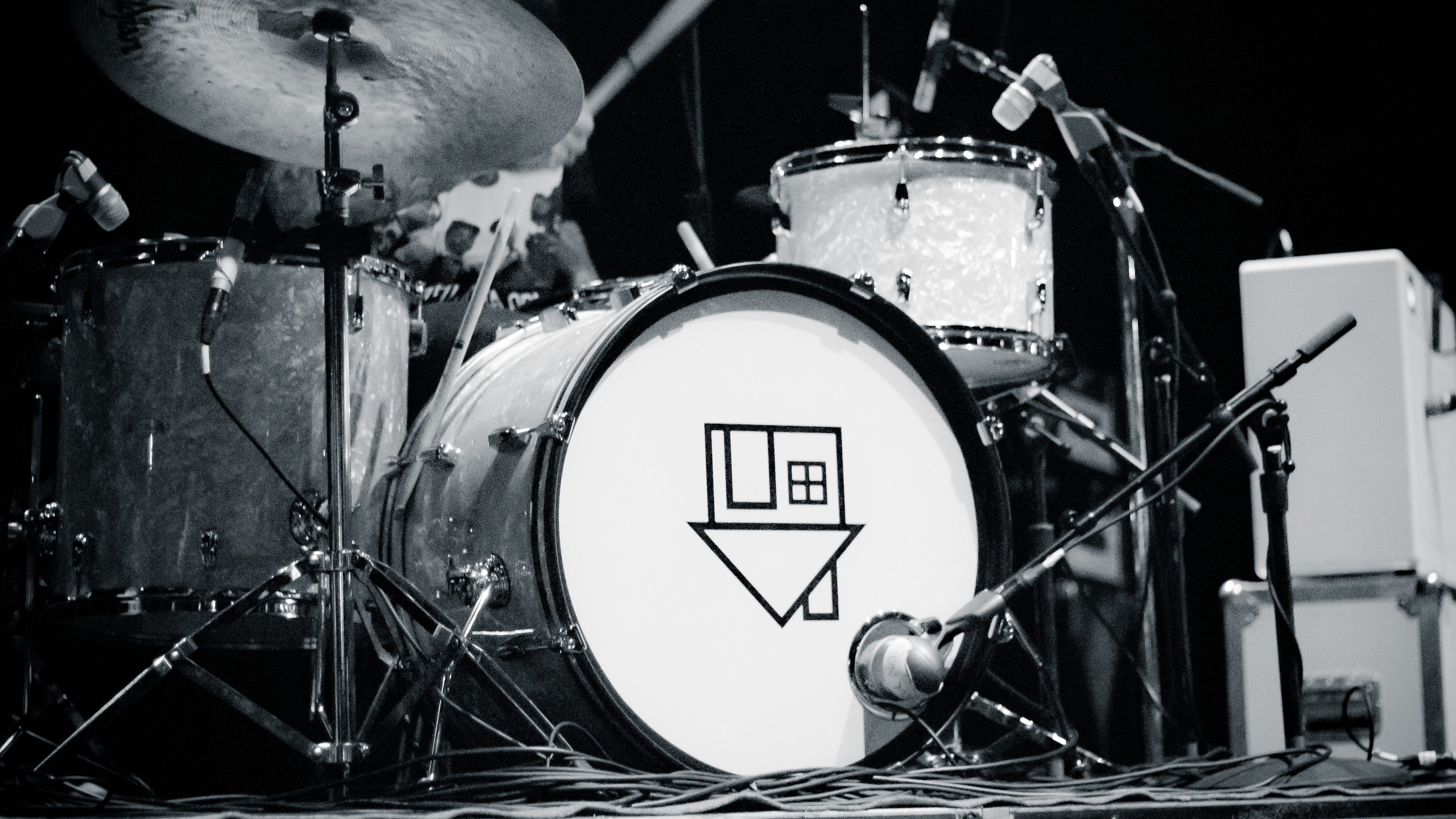 bateria wallpaper,drum,musician,drums,drumhead,bass drum