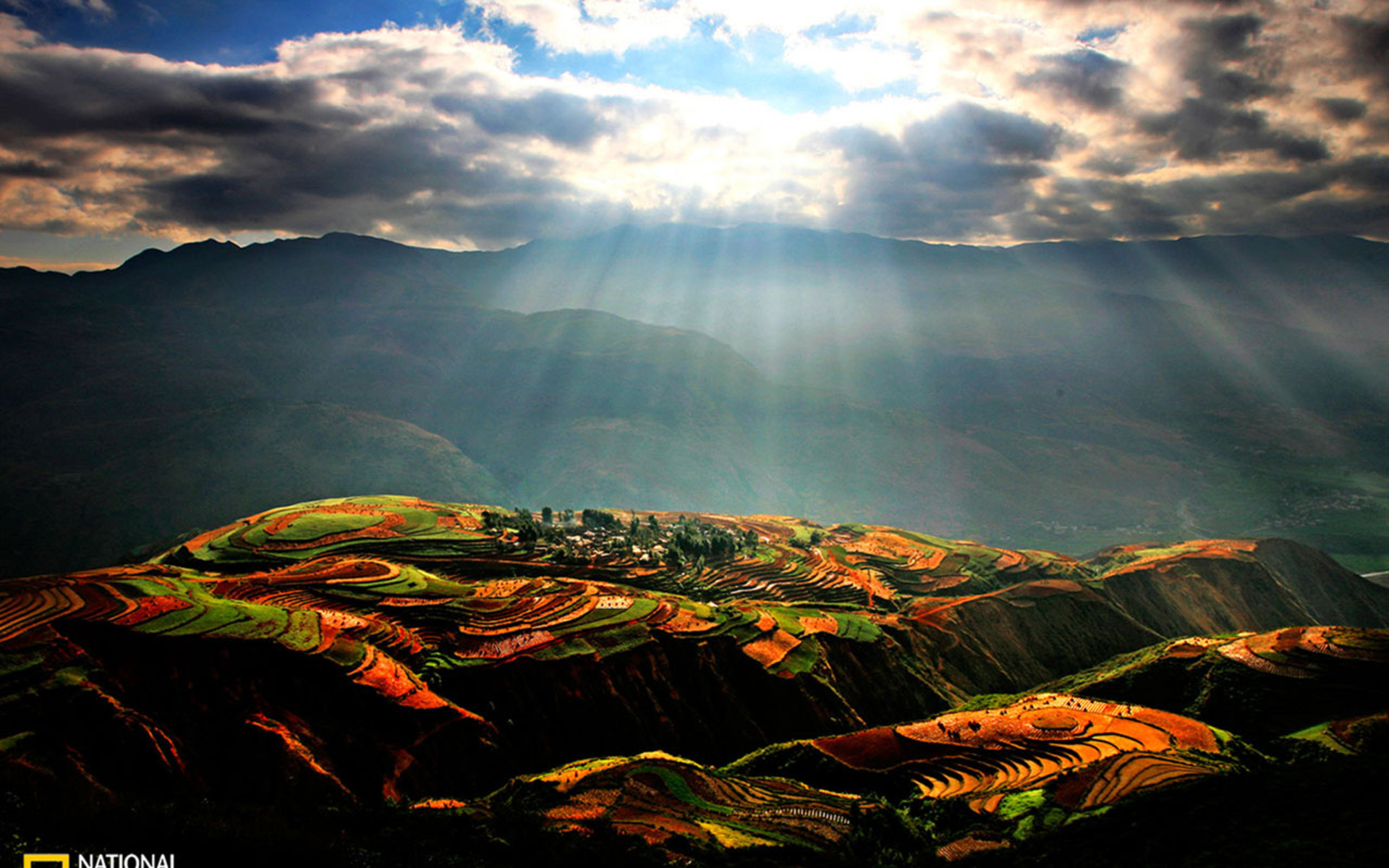 national geographic desktop wallpaper,natur,himmel,natürliche landschaft,berg,licht