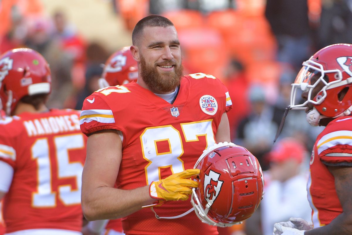 travis kelce wallpaper,player,sports gear,sports,helmet,canadian football