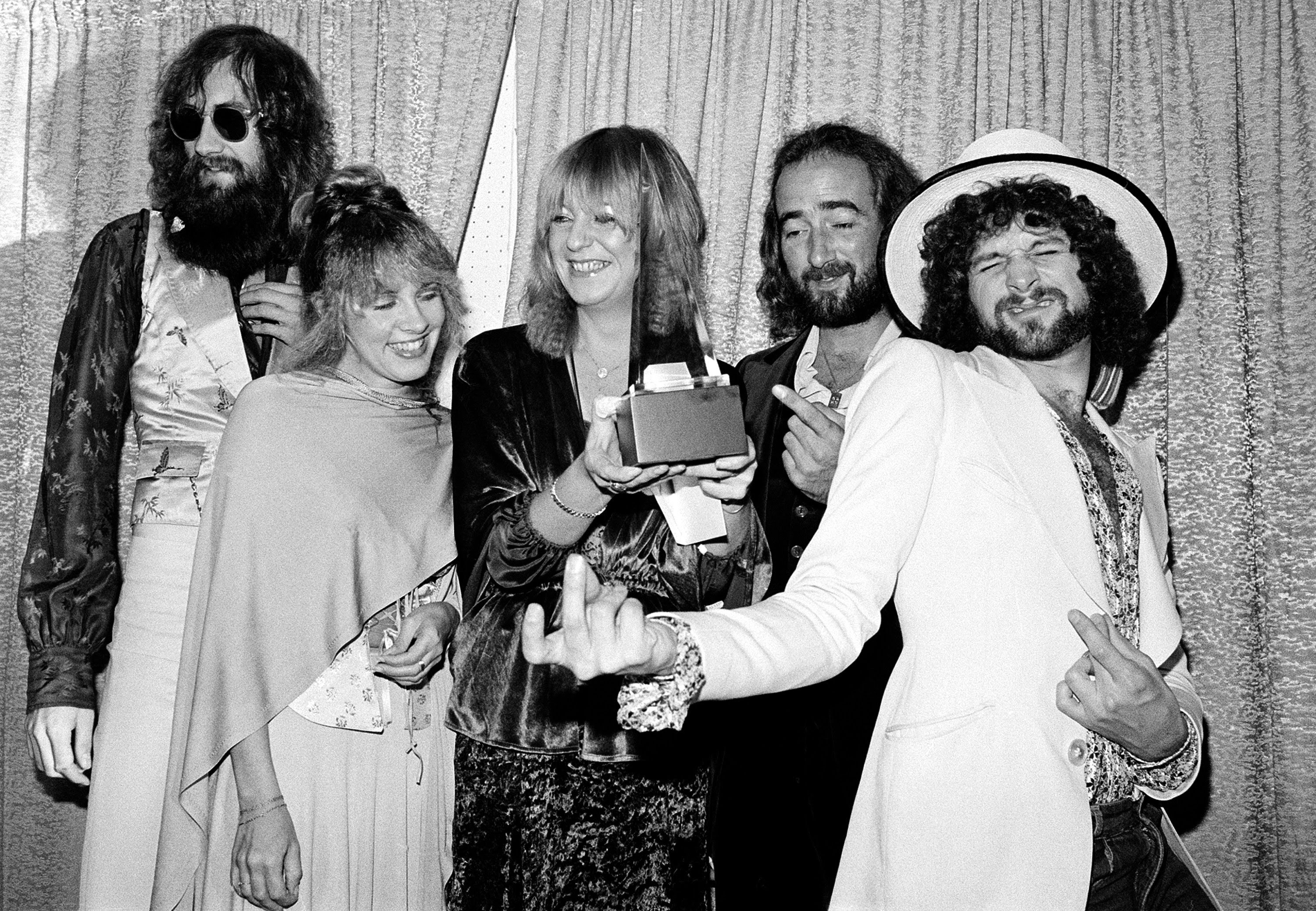 fleetwood mac wallpaper,veranstaltung,schwarz und weiß,fotografie,einfarbig,familie