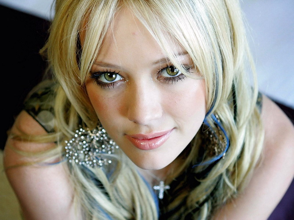 fond d'écran hilary duff,cheveux,visage,blond,coiffure,sourcil