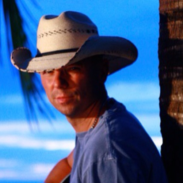 fondo de pantalla de kenny chesney,sombrero,sombrero para el sol,sombrerería,frio,sombrero de vaquero