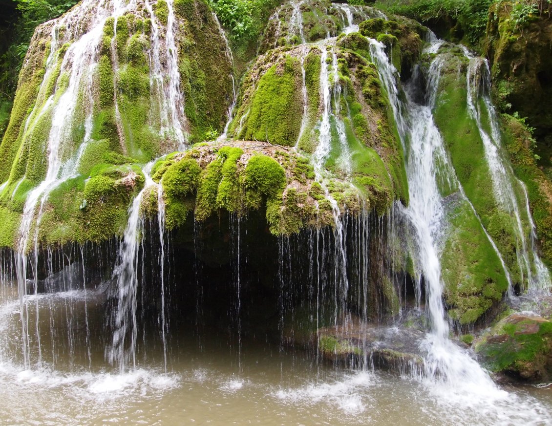 cascada wallpaper,waterfall,water resources,natural landscape,body of water,nature