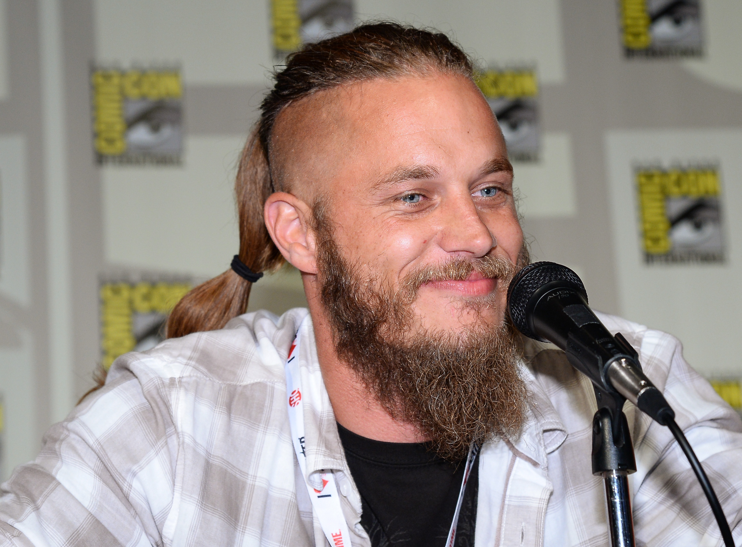 travis fimmel wallpaper,capelli,barba,baffi,acconciatura,fronte