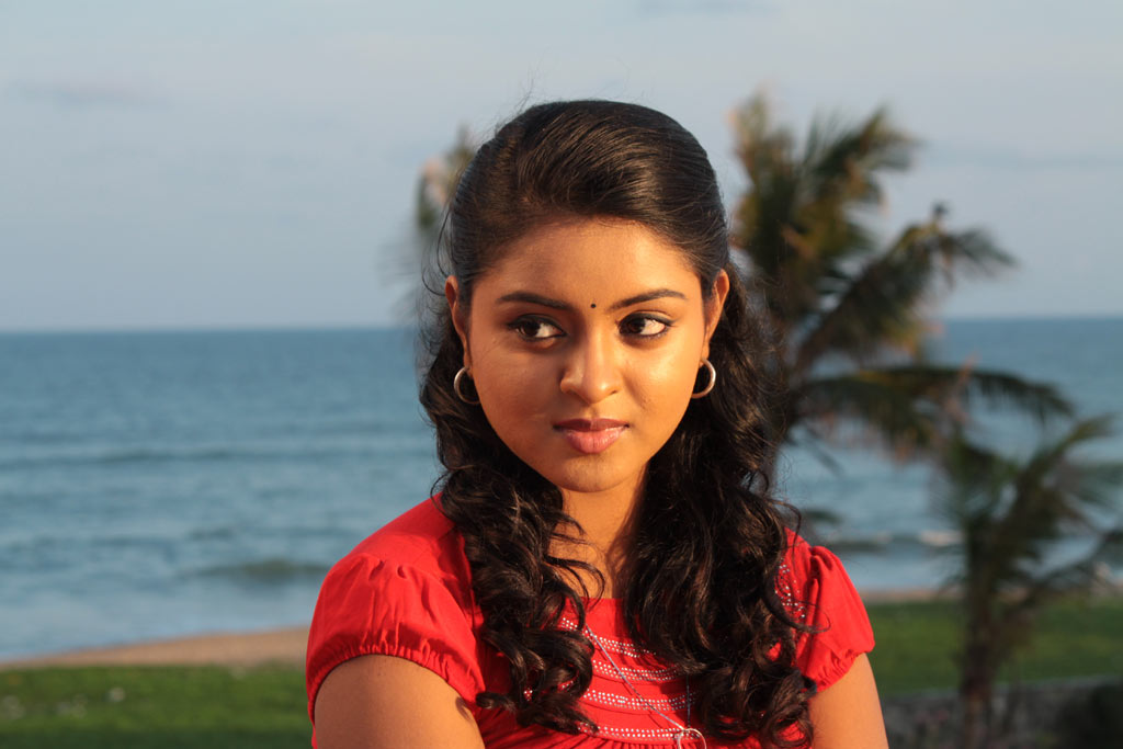 tamil actress wallpapers hq,hair,hairstyle,beauty,black hair,vacation