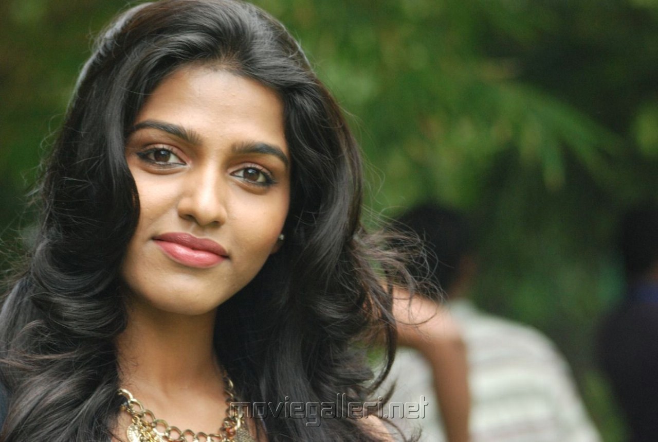 cute tamil actress wallpapers,hair,face,lip,hairstyle,eyebrow