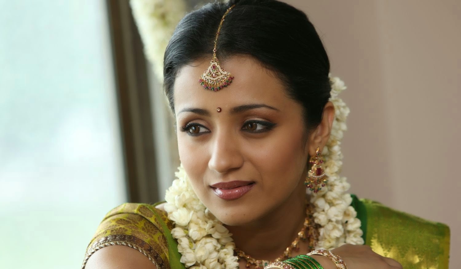 cute tamil actress wallpapers,hair,eyebrow,hairstyle,forehead,beauty
