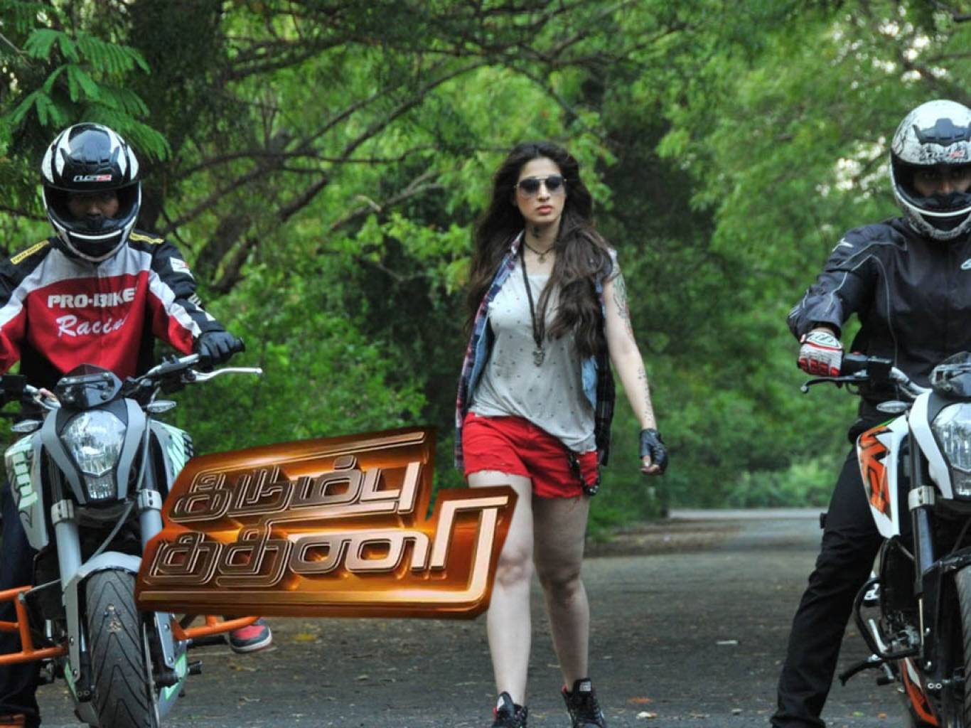Irumbu Kuthirai Wallpapers - Lakshmi Rai In Irumbu Kuthirai- WallpaperUse