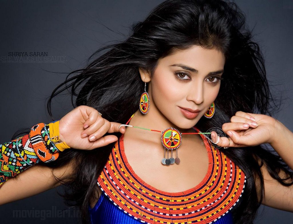 tamilische schauspielerin hd wallpaper für handy,fotoshooting,halskette,lippe,fotografie,abdomen