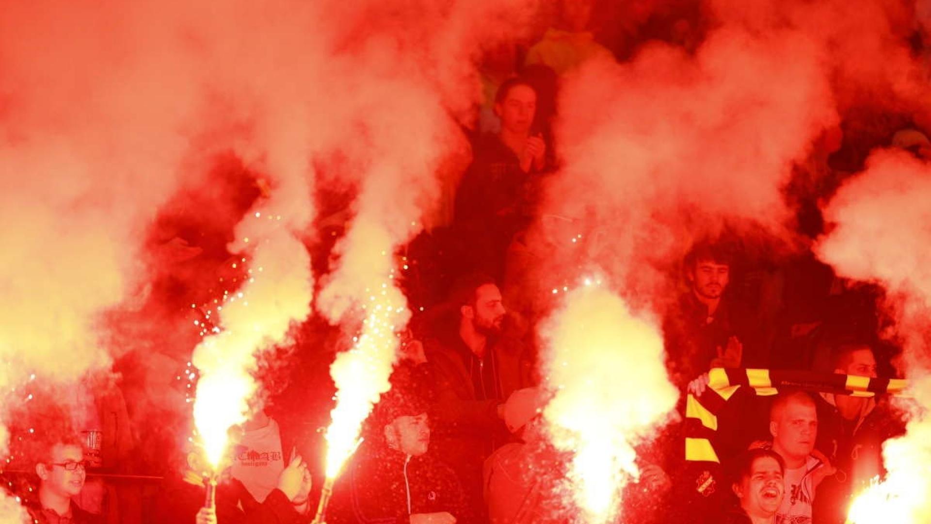 wallpaper ultras,red,smoke,geological phenomenon,heat,flare