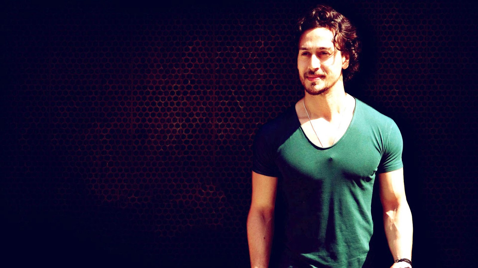 tiger shroff wallpaper,chin,arm,t shirt,cheek,standing