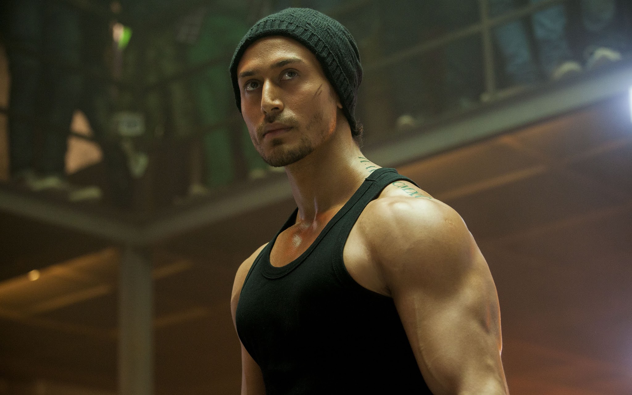 tiger shroff tapete,schulter,körperliche fitness,fitnessprofi,truhe,bodybuilding