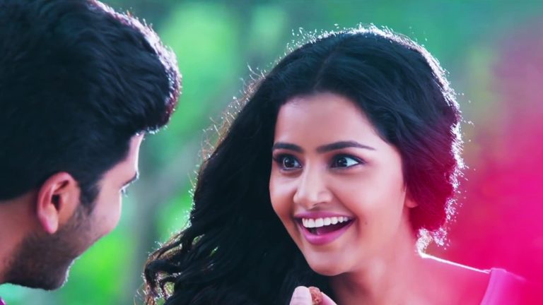 anupama parameswaran hd wallpaper,haar,fotografieren,lächeln,schönheit,freundschaft