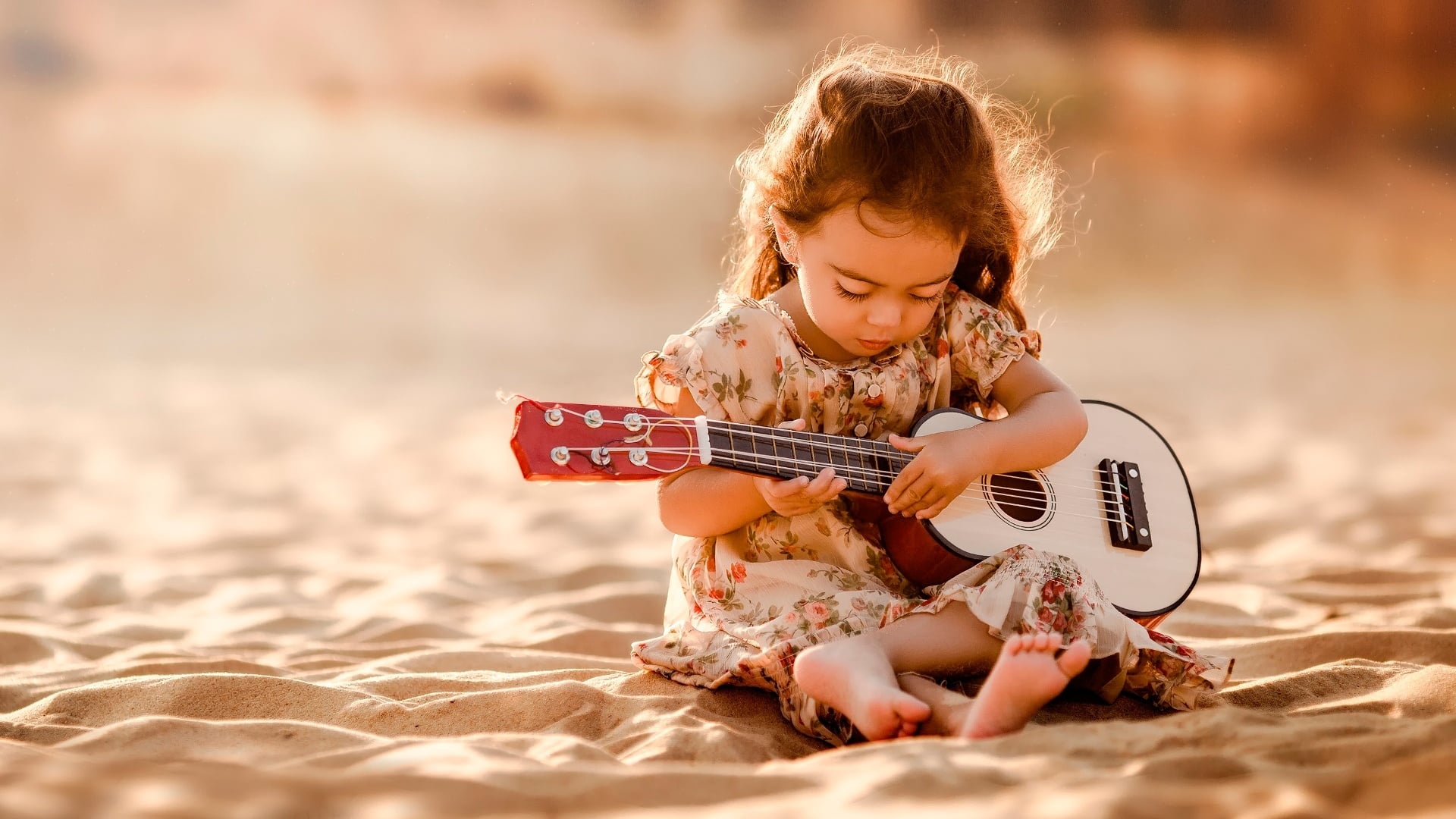 elegante coppia hd wallpaper,chitarra,strumento musicale,strumenti a corda pizzicati,bambino,sabbia